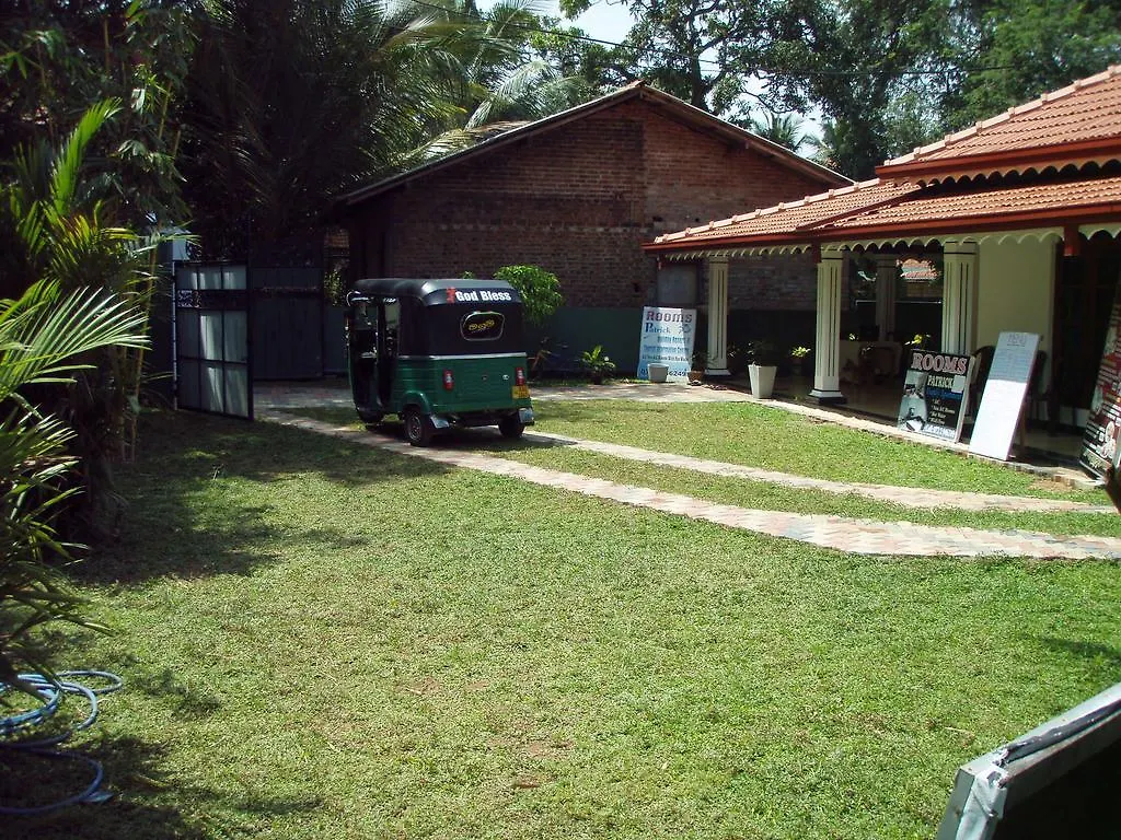 Patrick Holiday Resort نيجومبو بيت ضيافة